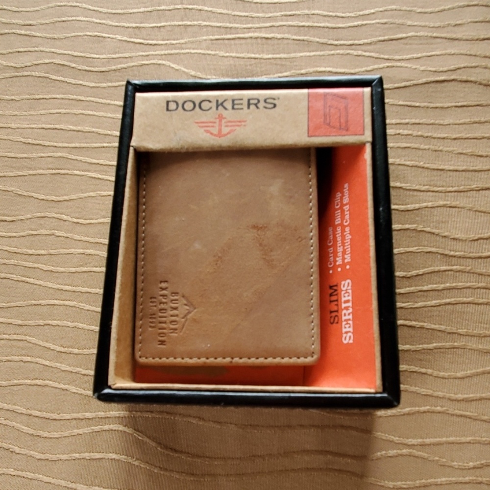 DOCKERS Slim Series Card Case NEW